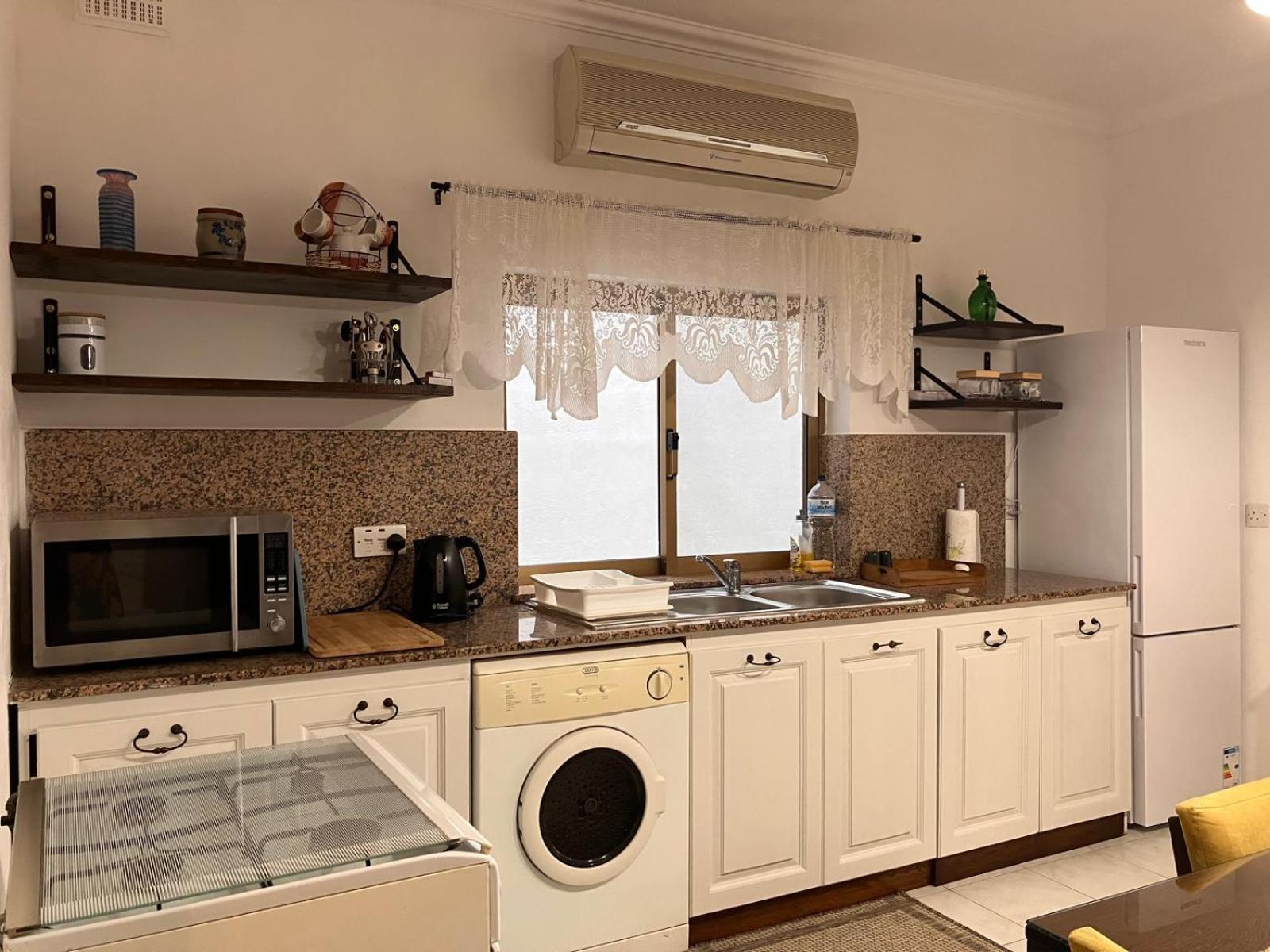 Cosy And Peaceful Seaside Vintage-style Apartment Naxxar
